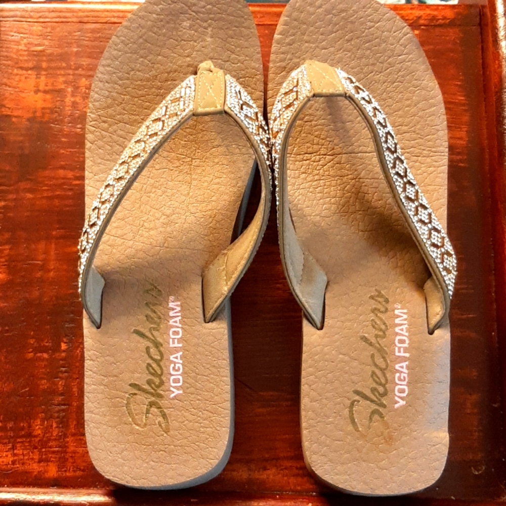 Skechers rhinestone wedge flip flops sz 11